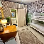 Blue Buddha - Lemur Lodge - Two Bedroom Apartment With Garden And Hot Tub - Free Parking - Close To The Beach
