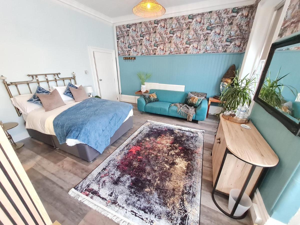 Blue Buddha Lemur Lodge: Beachside Retreat With Kitchen Motel *