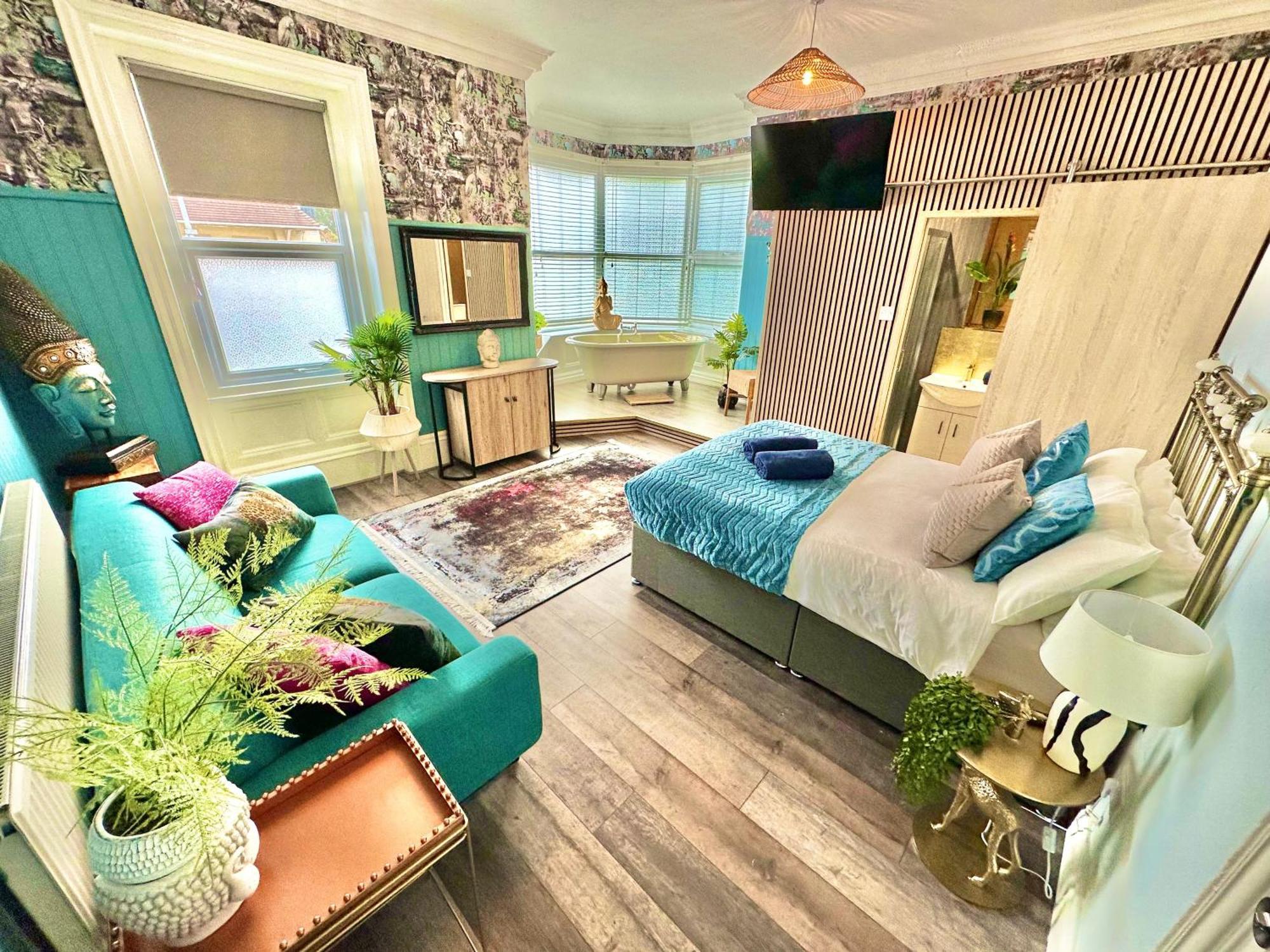 Blue Buddha Lemur Lodge: Beachside Retreat With Kitchen *