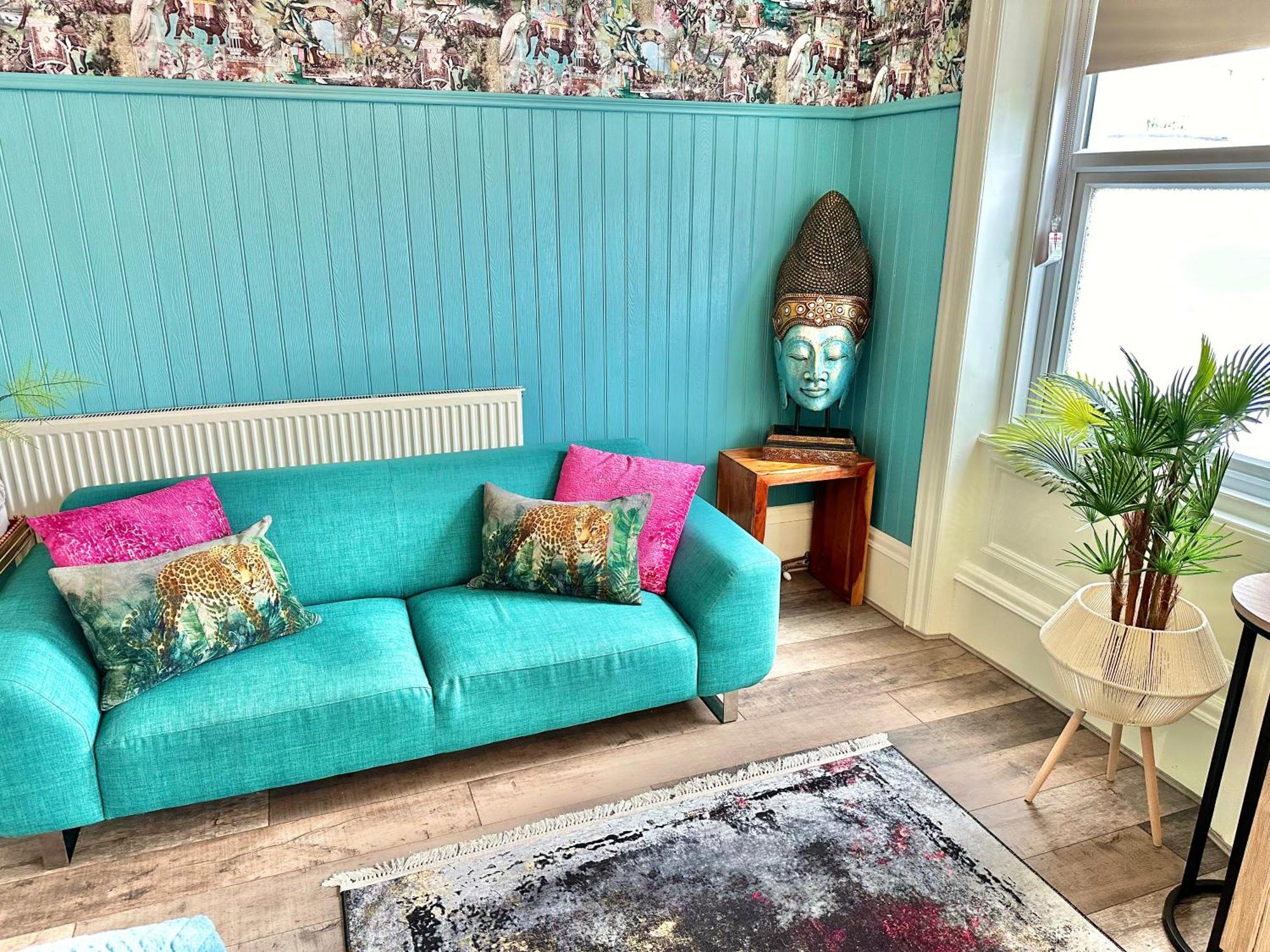 Motel Blue Buddha Lemur Lodge: Beachside Retreat With Kitchen *
