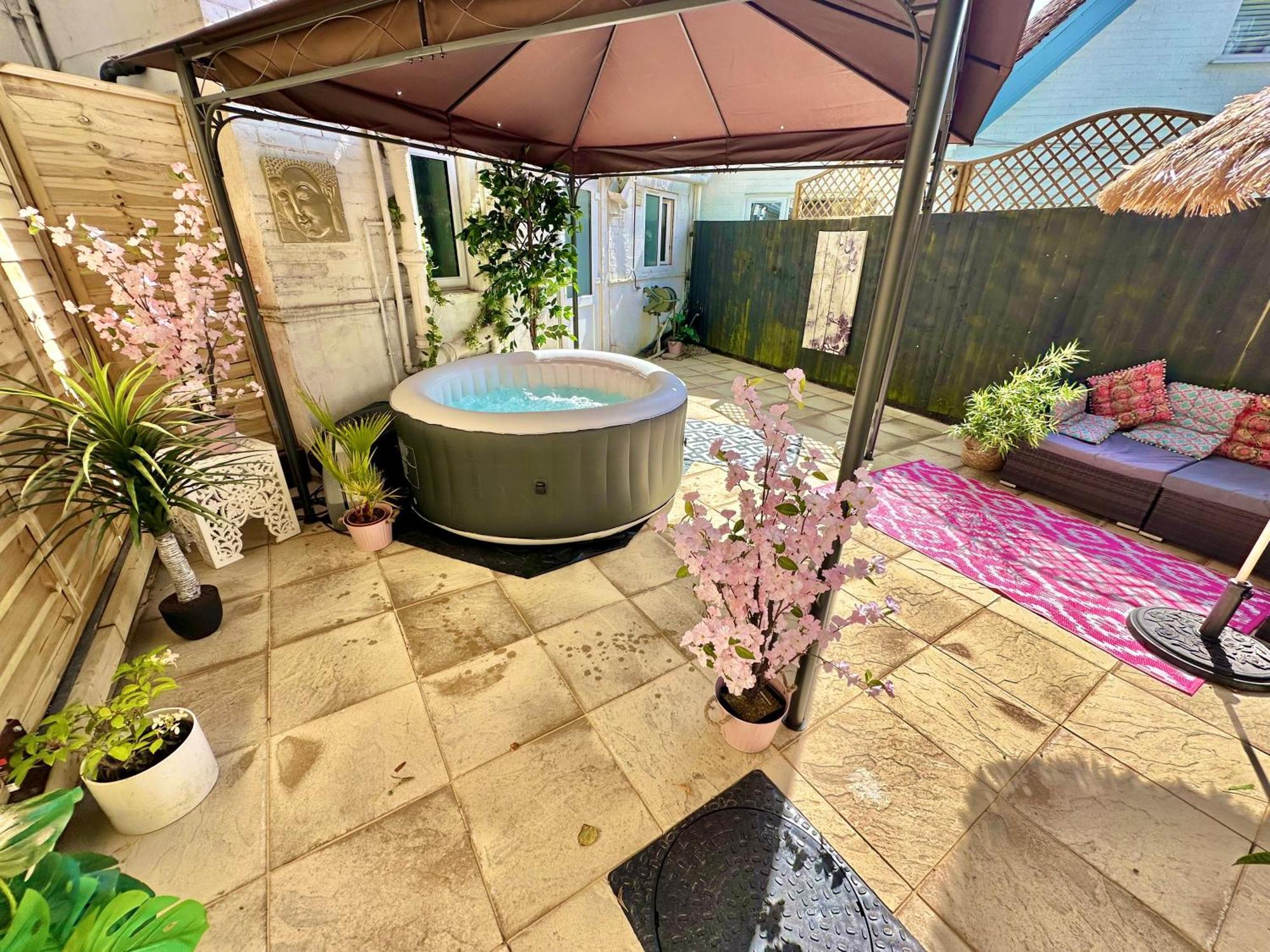 Blue Buddha Lemur Lodge: Beachside Retreat With Kitchen Motel Bournemouth