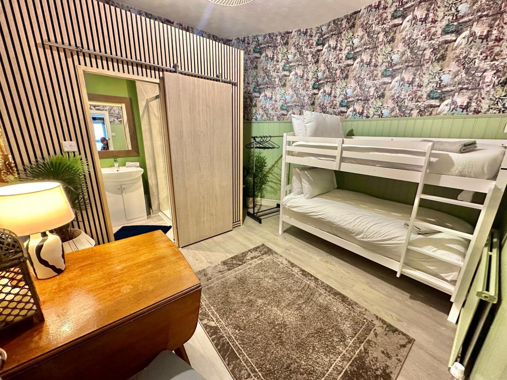 Blue Buddha Lemur Lodge: Beachside Retreat With Kitchen Motel *