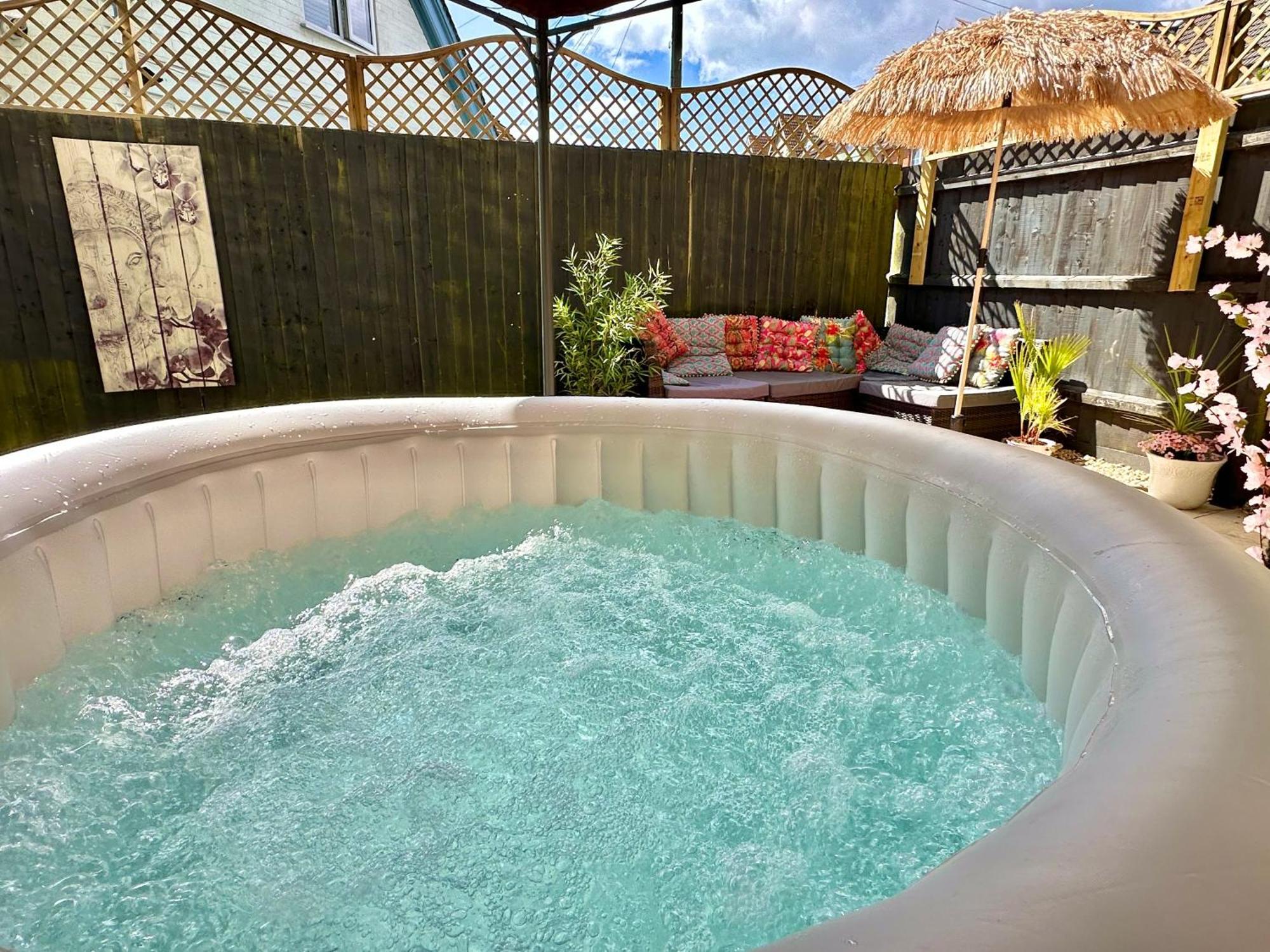 Blue Buddha Lemur Lodge: Beachside Retreat With Kitchen Motel Bournemouth